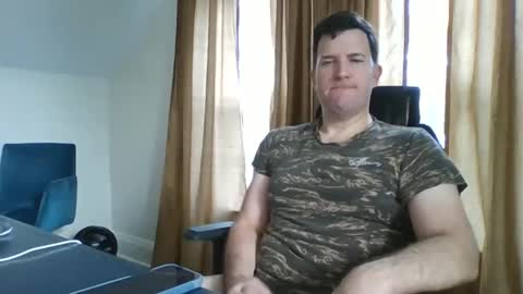 Snapshot of biggestballsonchatu chatting on 17, 11, 2025 BiggestBallsOnChatr online show from 17, 11, 2025