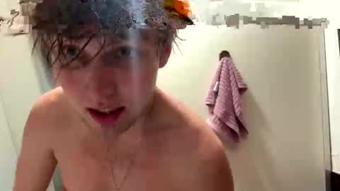 Snapshot of bigskinnyboyshh chatting on 14, 10, 2025 bigskinnyboyshh online show from 14, 10, 2025