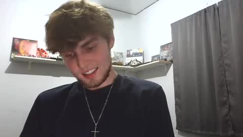 Snapshot of bigskinnyboyshh chatting on 18, 11, 2025 bigskinnyboyshh online show from 18, 11, 2025