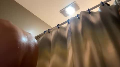 Snapshot of bigskinnyboyshh chatting on 22, 11, 2025 bigskinnyboyshh online show from 22, 11, 2025