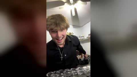 Snapshot of bigskinnyboyshh chatting on 13, 12, 2025 bigskinnyboyshh online show from 13, 12, 2025