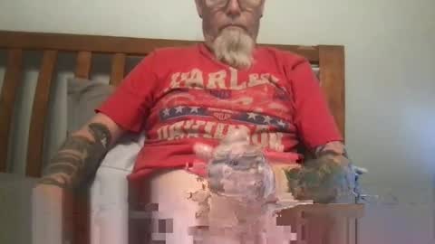 Snapshot of bigwhitedickdaddy69 chatting on 7, 1, 2025 Bigwhitedickdaddy and BabyCakes online show from 7, 1, 2025