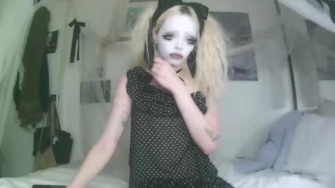 vampire fang  online show from 2, 10, 2025