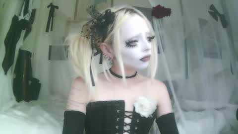 vampire fang  online show from 8, 10, 2025