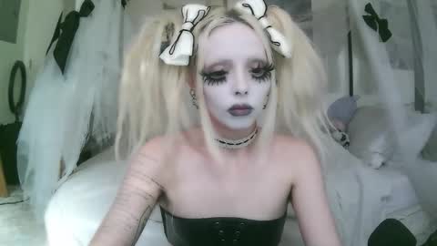 Snapshot of bl0odsyring3 chatting on 13, 2, 2026 vampire fang online show from 13, 2, 2026