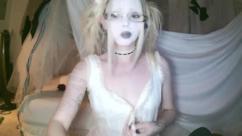 Snapshot of bl0odsyring3 chatting on 15, 2, 2026 vampire fang online show from 15, 2, 2026