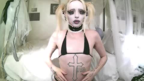 Snapshot of bl0odsyring3 chatting on 18, 2, 2026 vampire fang online show from 18, 2, 2026