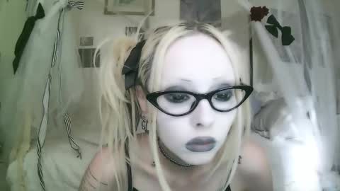 Snapshot of bl0odsyring3 chatting on 20, 2, 2026 vampire fang online show from 20, 2, 2026