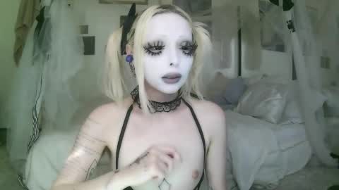 Snapshot of bl0odsyring3 chatting on 25, 2, 2026 vampire fang online show from 25, 2, 2026