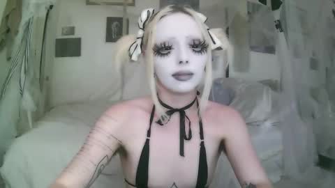 Snapshot of bl0odsyring3 chatting on 27, 2, 2026 vampire fang online show from 27, 2, 2026