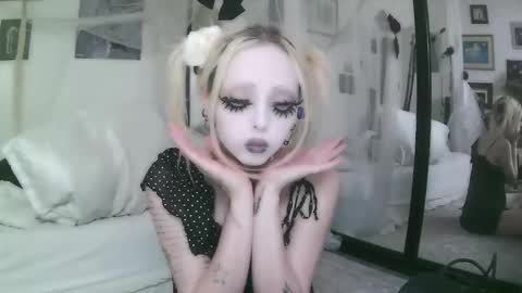 Snapshot of bl0odsyring3 chatting on 12, 3, 2026 vampire fang online show from 12, 3, 2026