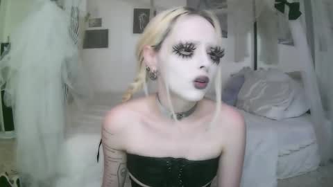 Snapshot of bl0odsyring3 chatting on 13, 3, 2026 vampire fang online show from 13, 3, 2026