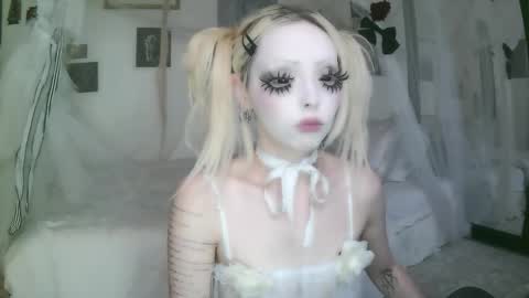 Snapshot of bl0odsyring3 chatting on 19, 3, 2026 vampire fang online show from 19, 3, 2026