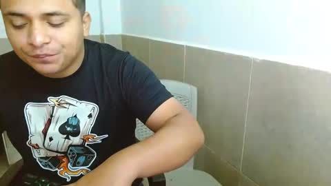 Snapshot of black__and__whiite chatting on 15, 10, 2025 black__and__whiite online show from 15, 10, 2025