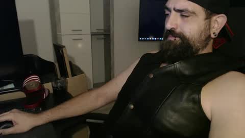 Snapshot of black_beard_slides chatting on 1, 10, 2025 black_beard_slides online show from 1, 10, 2025