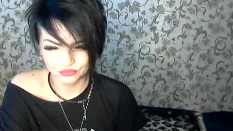 Snapshot of black_hot_01 chatting on 31, 10, 2025 black_hot_01 online show from 31, 10, 2025