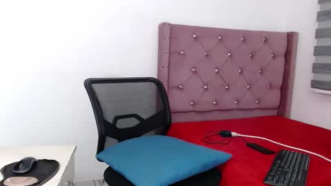 Twtter 1MikeBeckford            Onlyfns beckfordmike online show from 19, 12, 2025