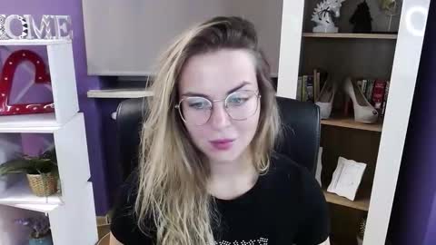 Z O E Y online show from 22, 10, 2025