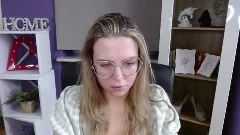 Z O E Y online show from 6, 11, 2025