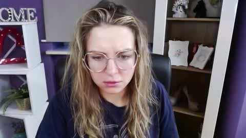 Z O E Y online show from 17, 11, 2025