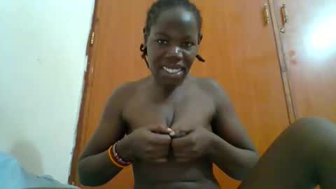 Snapshot of blacksexygal chatting on 17, 12, 2025 SARAH online show from 17, 12, 2025