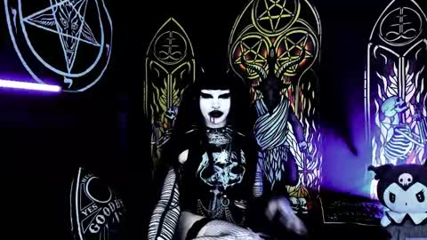 Snapshot of blasphemiangxrl chatting on 23, 10, 2025 online show from 23, 10, 2025