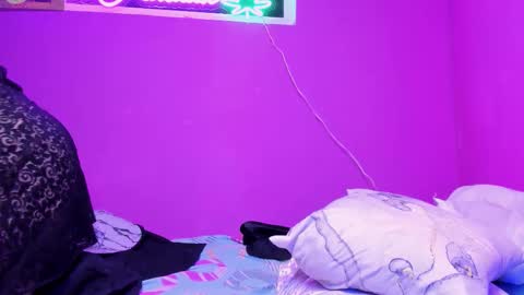 Snapshot of blazedpaux chatting on 18, 11, 2025 Pau online show from 18, 11, 2025