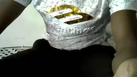 Snapshot of blesse_mixed chatting on 12, 10, 2025 Black brown online show from 12, 10, 2025