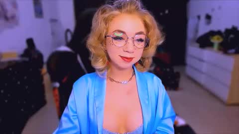 Snapshot of blinkofeyess chatting on 31, 10, 2025 Nicole online show from 31, 10, 2025