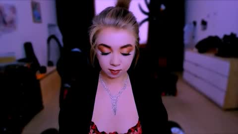 Snapshot of blinkofeyess chatting on 5, 11, 2025 Nicole online show from 5, 11, 2025