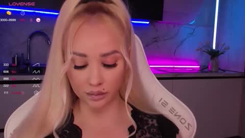 Snapshot of blond_diamond chatting on 16, 10, 2025 Lana online show from 16, 10, 2025