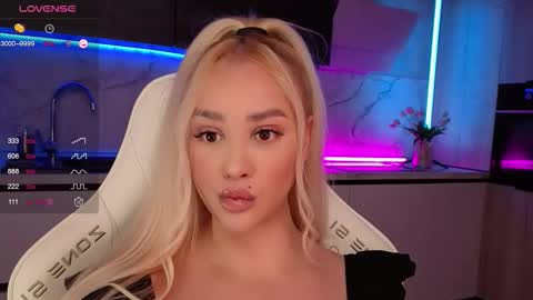 Snapshot of blond_diamond chatting on 18, 10, 2025 Lana online show from 18, 10, 2025