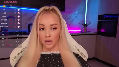 Snapshot of blond_diamond chatting on 20, 10, 2025 Lana online show from 20, 10, 2025