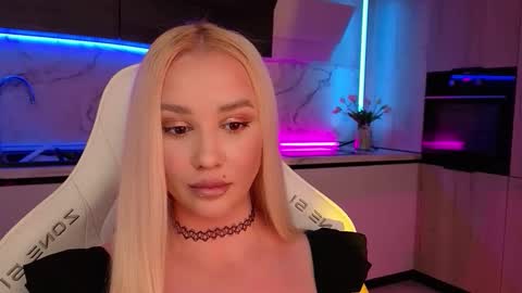 Snapshot of blond_diamond chatting on 22, 10, 2025 Lana online show from 22, 10, 2025