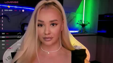 Snapshot of blond_diamond chatting on 25, 10, 2025 Lana online show from 25, 10, 2025