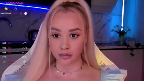 Snapshot of blond_diamond chatting on 28, 10, 2025 Lana online show from 28, 10, 2025