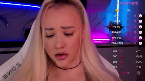 Snapshot of blond_diamond chatting on 7, 11, 2025 Lana online show from 7, 11, 2025