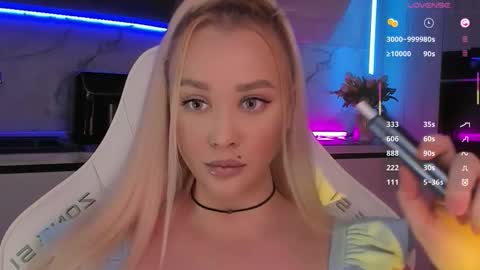 Snapshot of blond_diamond chatting on 18, 11, 2025 Lana online show from 18, 11, 2025