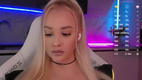Snapshot of blond_diamond chatting on 29, 11, 2025 Lana online show from 29, 11, 2025