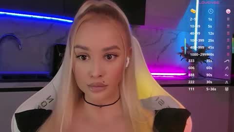 Snapshot of blond_diamond chatting on 30, 11, 2025 Lana online show from 30, 11, 2025