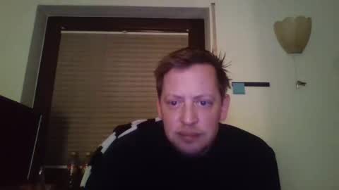 Snapshot of blonde32m chatting on 2, 1, 2025 blonde32m online show from 2, 1, 2025