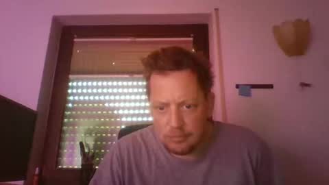 Snapshot of blonde32m chatting on 5, 10, 2025 blonde32m online show from 5, 10, 2025