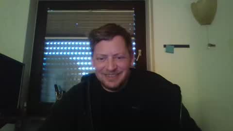 Snapshot of blonde32m chatting on 11, 10, 2025 blonde32m online show from 11, 10, 2025