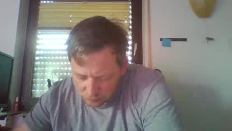 Snapshot of blonde32m chatting on 18, 10, 2025 blonde32m online show from 18, 10, 2025