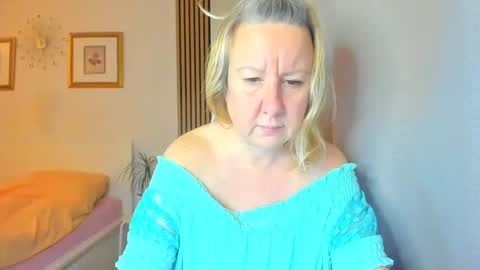 Snapshot of blonde_angel20 chatting on 28, 12, 2024 Nicole online show from 28, 12, 2024