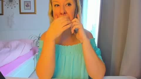 Snapshot of blonde_angel20 chatting on 15, 1, 2025 Nicole online show from 15, 1, 2025