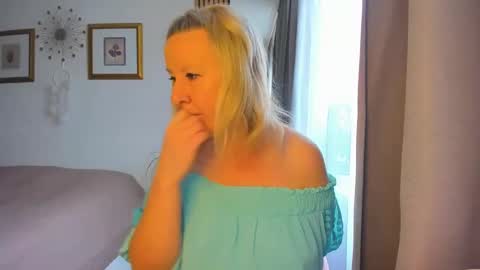 Snapshot of blonde_angel20 chatting on 28, 1, 2025 Nicole online show from 28, 1, 2025