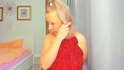 Snapshot of blonde_angel20 chatting on 12, 2, 2025 Nicole online show from 12, 2, 2025