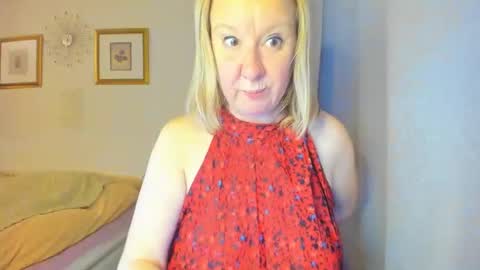 Snapshot of blonde_angel20 chatting on 19, 2, 2025 Nicole online show from 19, 2, 2025
