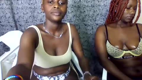 Snapshot of blonde_barby chatting on 17, 10, 2025 blonde_barby online show from 17, 10, 2025